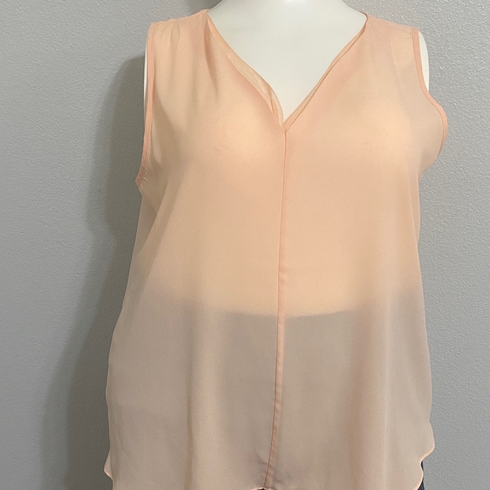 Elegant Peach V-Neck Sleeveless Blouse
